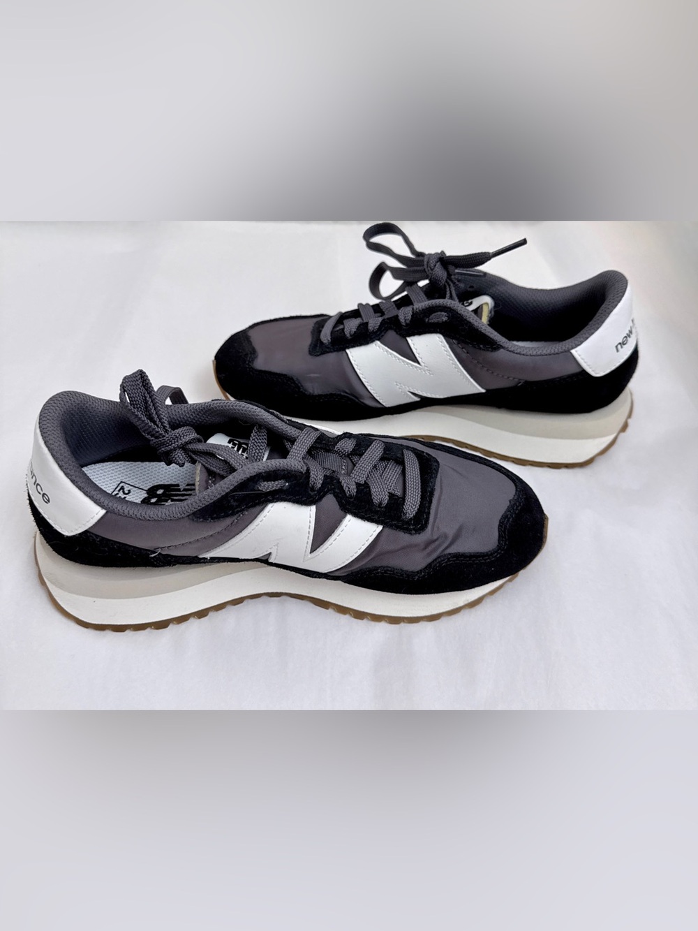 New Balance Women’s 237 sneakers in black in size 7 - Picture 5 of 8